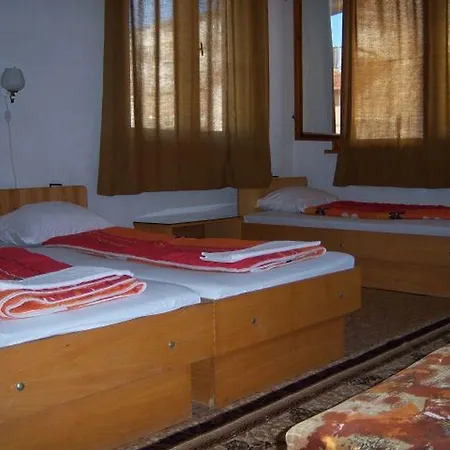 Kostandara Pensiune 3*