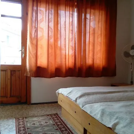 Kostandara Pensiune 3*
